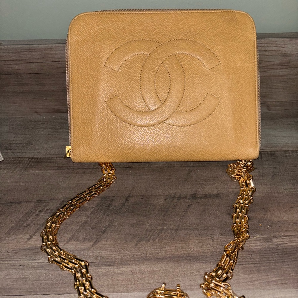 Authentic Chanel Tan Caviar Leather CC Clutch Crossbody – Vintage 90s Classic
